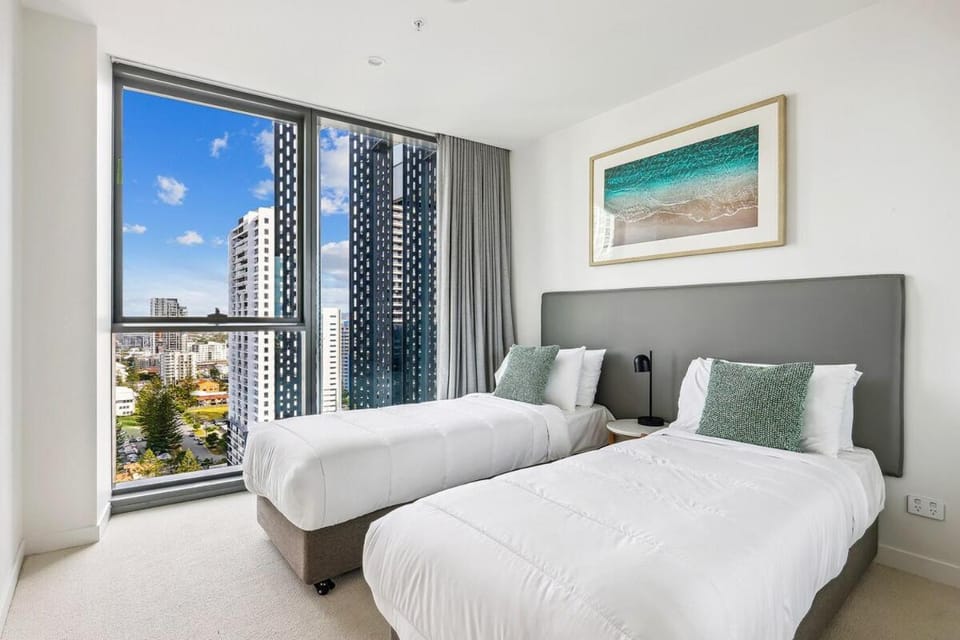Broadbeach Central - Broadbeach - Modern - views - All amenities Apartment in Gold Coast