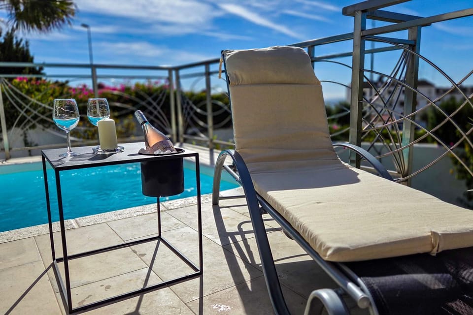 Natural landscape, View (from property/room), Balcony/Terrace, Balcony/Terrace, Pool view, Swimming pool, sunbed
