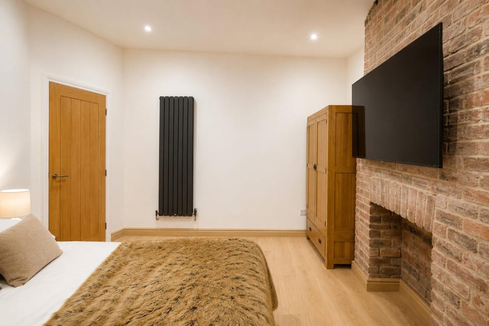 Communal lounge/ TV room, Bed, TV and multimedia, Photo of the whole room, Bedroom, wardrobe, acessibility