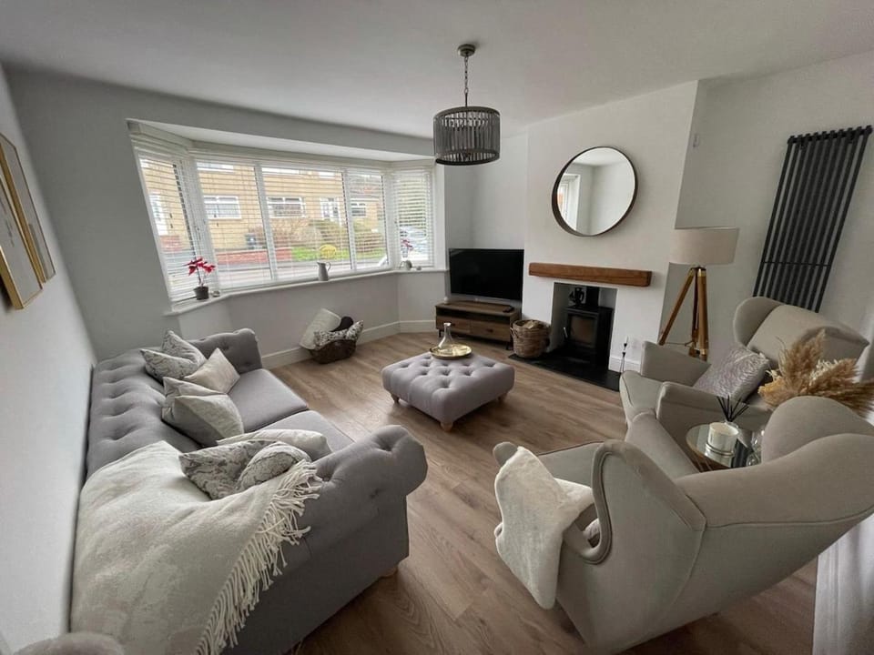 Modern Comfort in Bristol House in Bristol