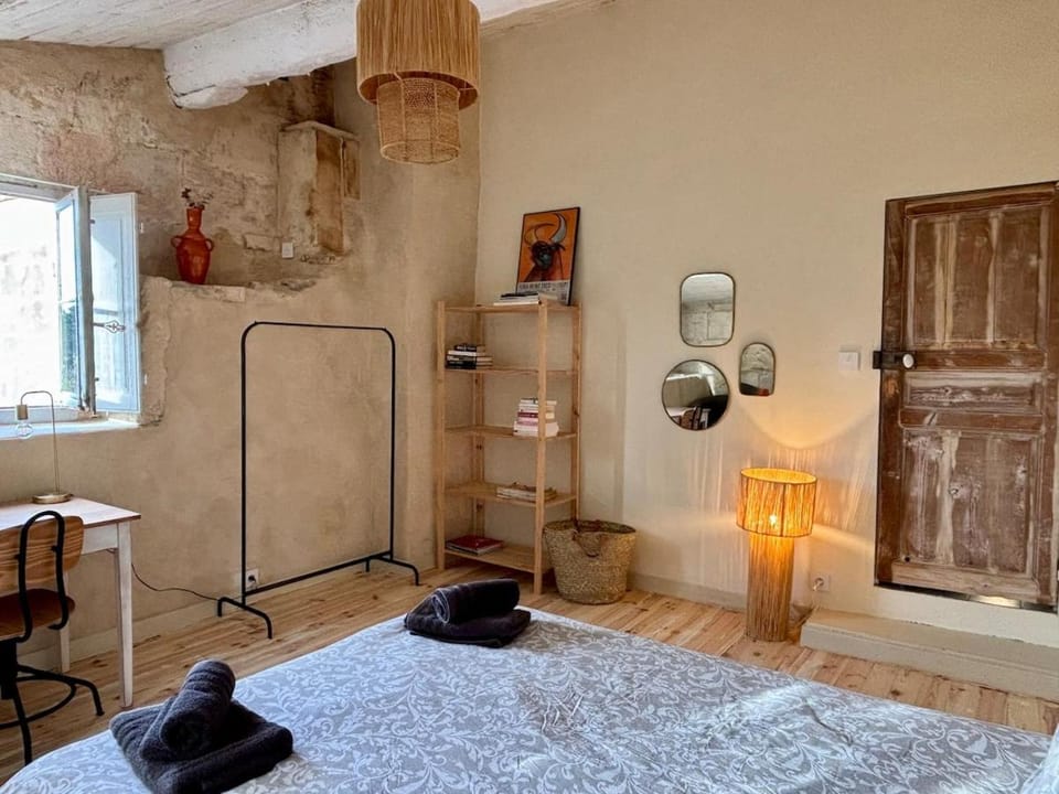 Bed, Photo of the whole room, Bedroom