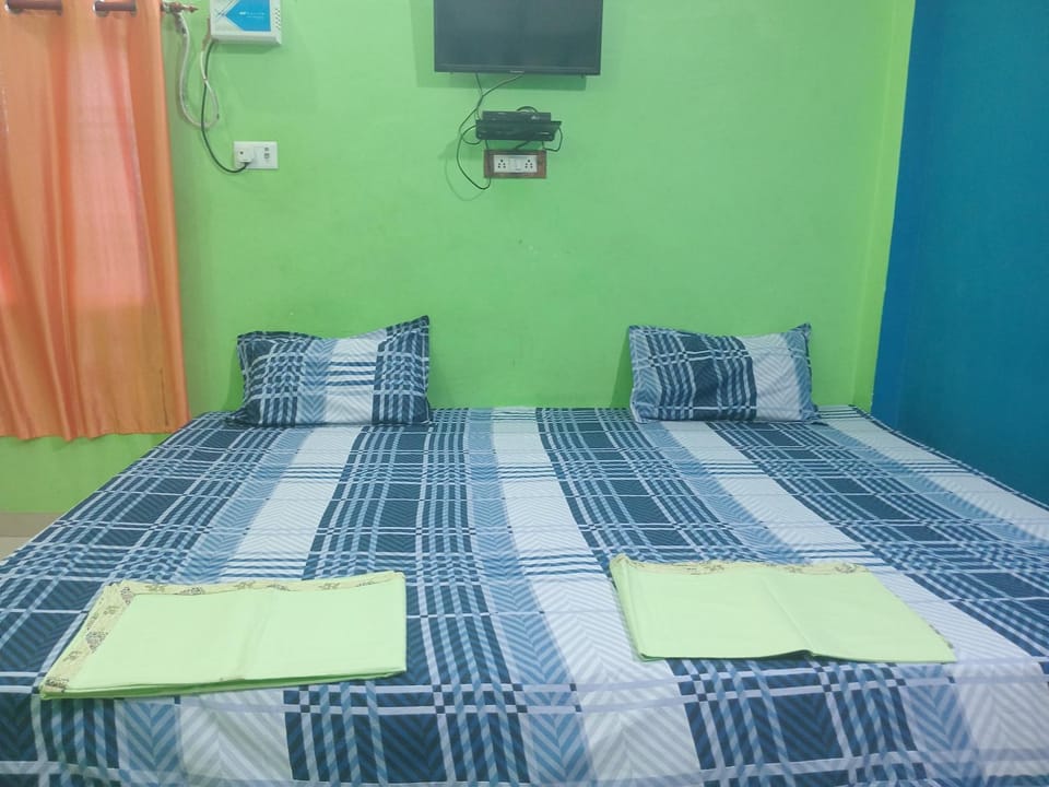 Property building, Bed, Photo of the whole room, Bedroom