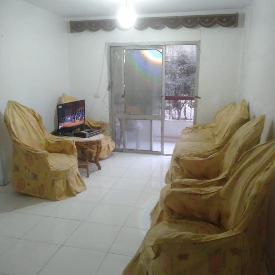Two-room apartment for rent in Zahraa Al-Dhubat, first floor Apartment in New Cairo City