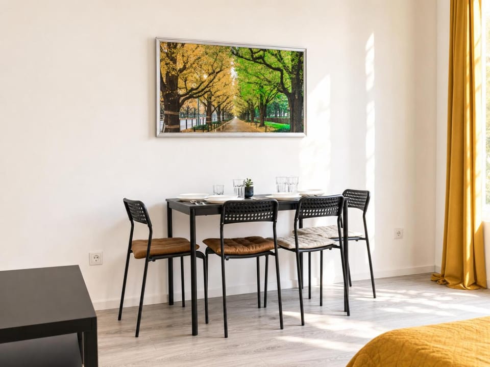 TV and multimedia, Seating area, Dining area