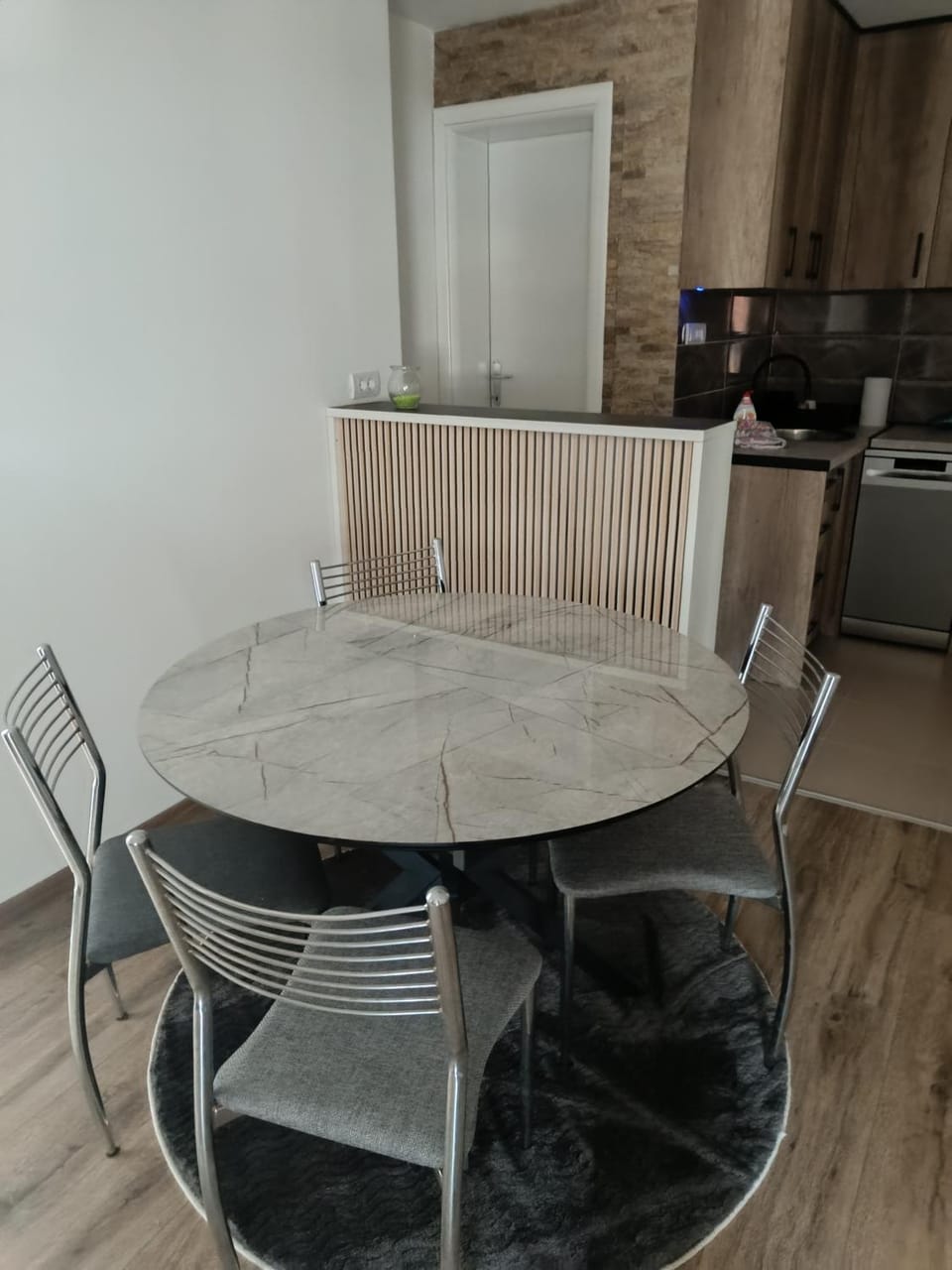 Dining area, minibar