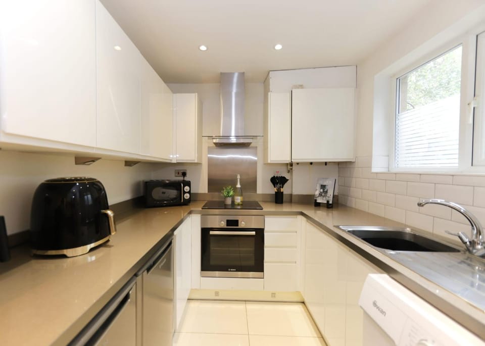 Kitchen or kitchenette, heating, heating, internet, internet, stove, toaster