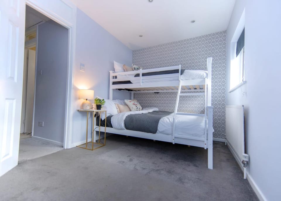 Bed, TV and multimedia, Photo of the whole room, Bedroom, bunk bed, heating, heating, internet, internet