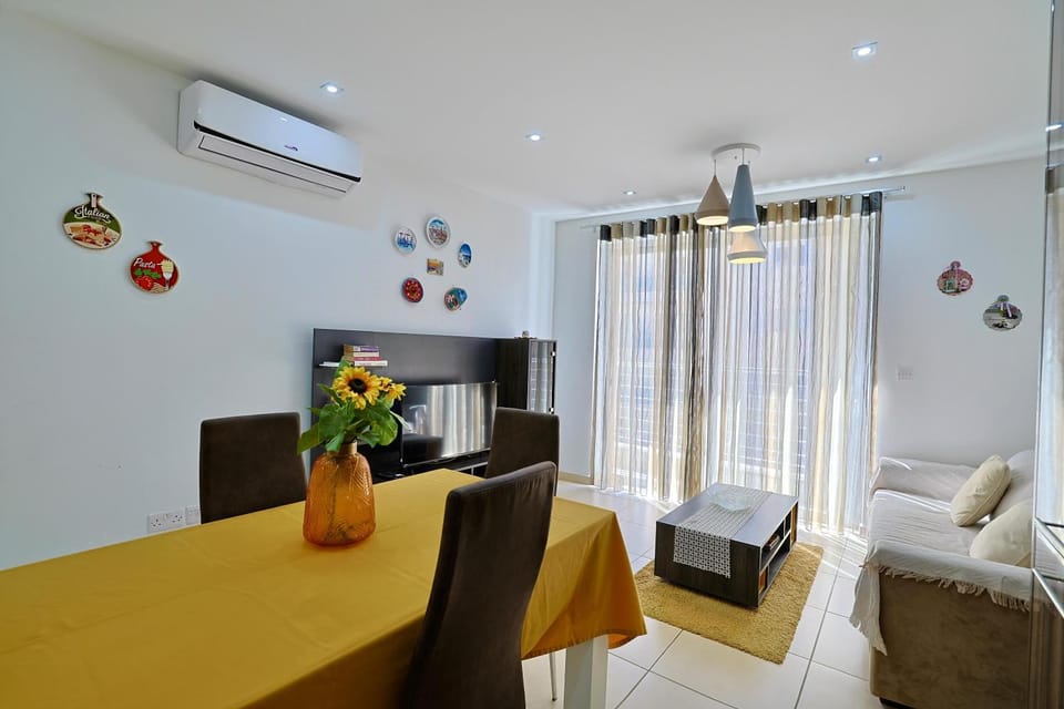 TV and multimedia, Living room, Dining area, air conditioner