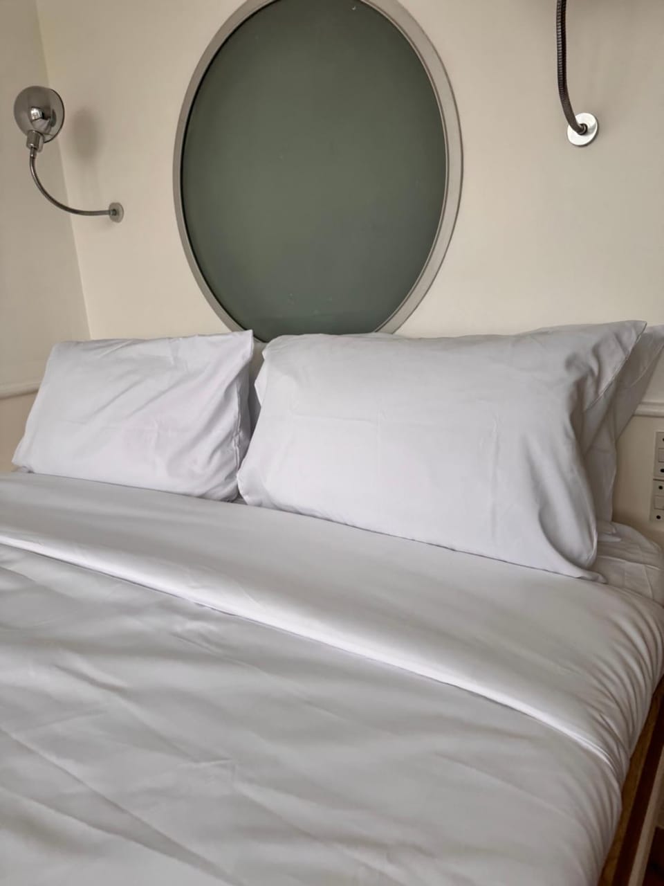 Modern One Bedroom Stay Moments from Kings Cross Station Apartment in London Borough of Islington