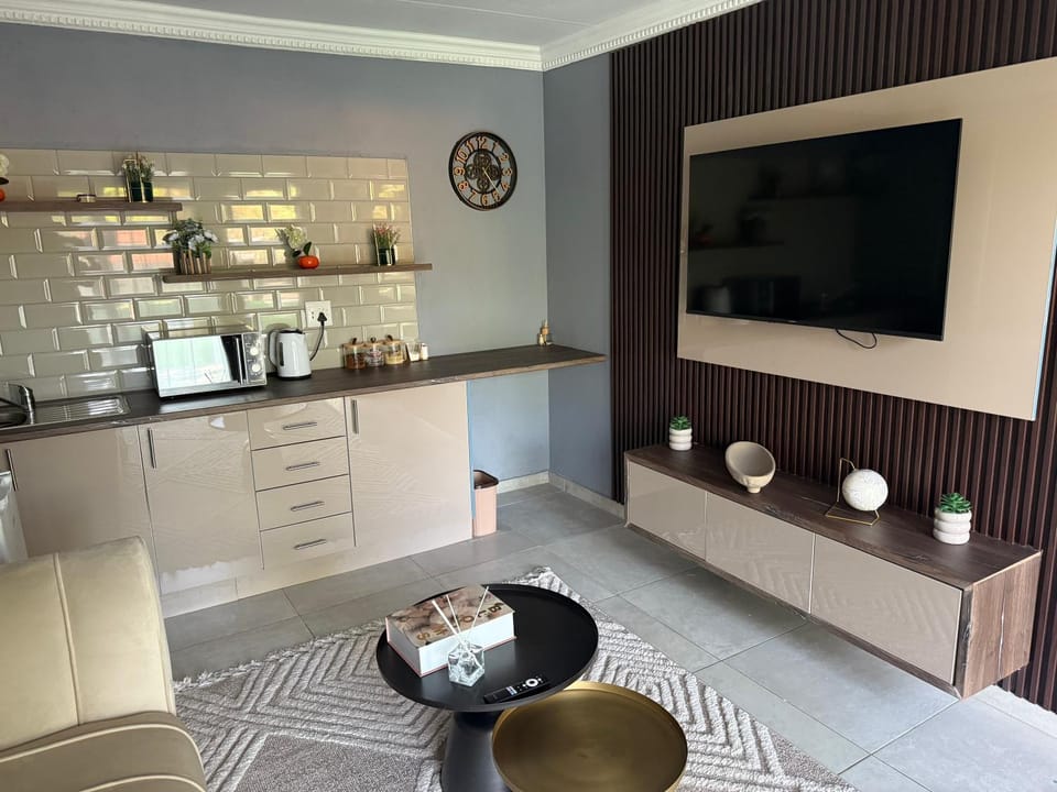 UbuntuLifeStyleEstate-Premium Suite Bed and Breakfast in Gauteng