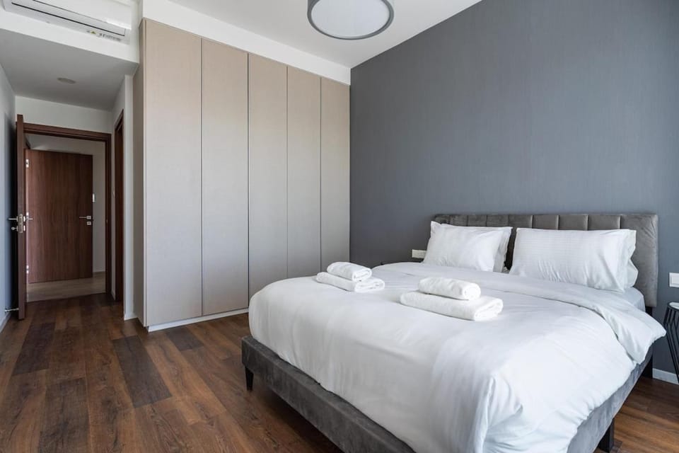 Photo of the whole room, wardrobe