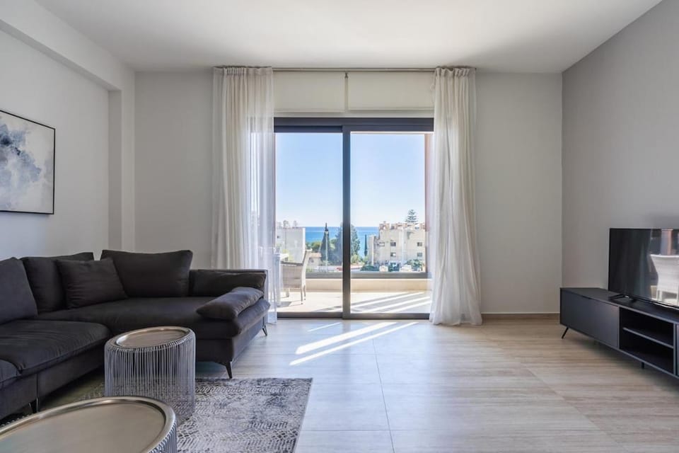 TV and multimedia, Living room, Seating area, Sea view