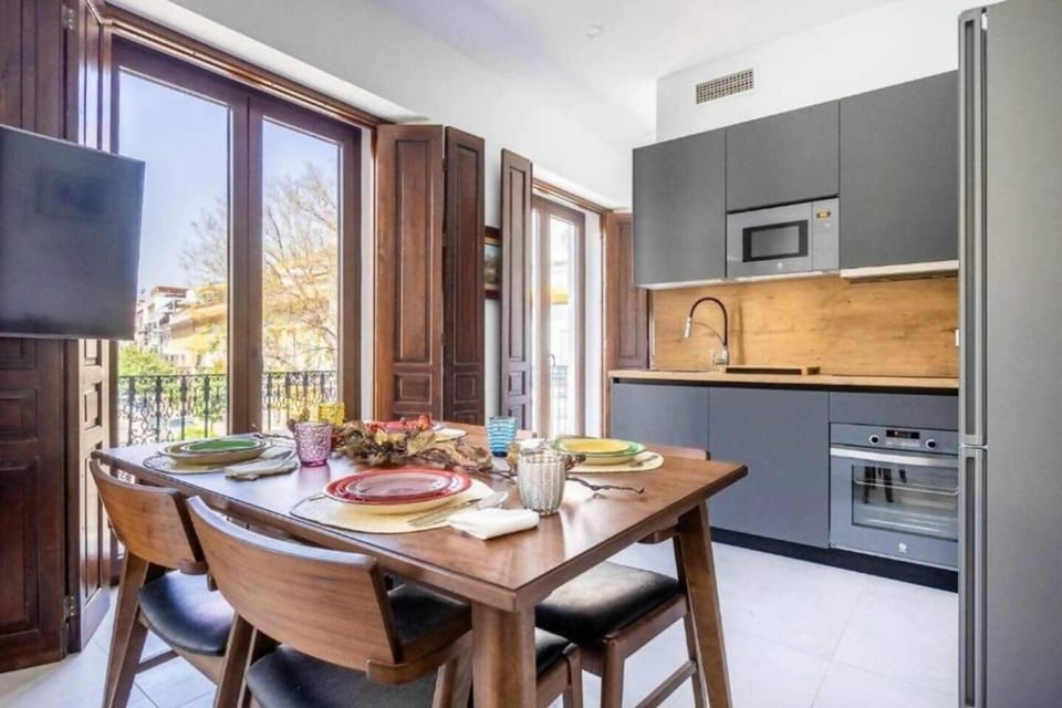 Alzhara Suites II Balcón Triana Torre Pelli Apartment in Seville