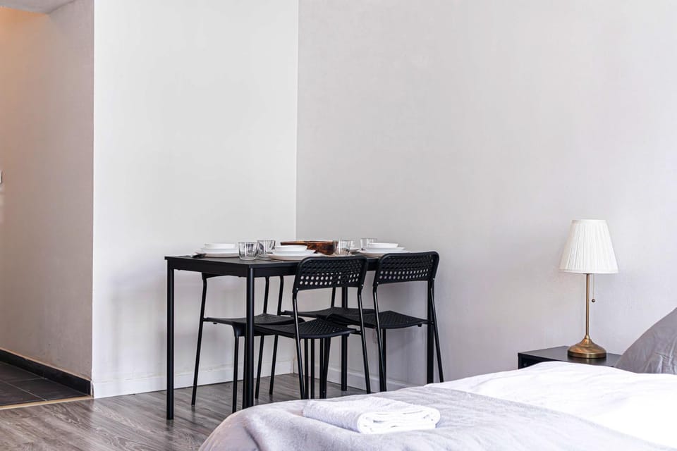 Bed, Seating area, Dining area, Bedroom