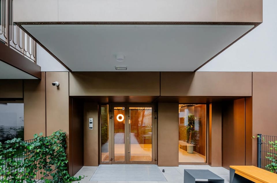 Facade/entrance