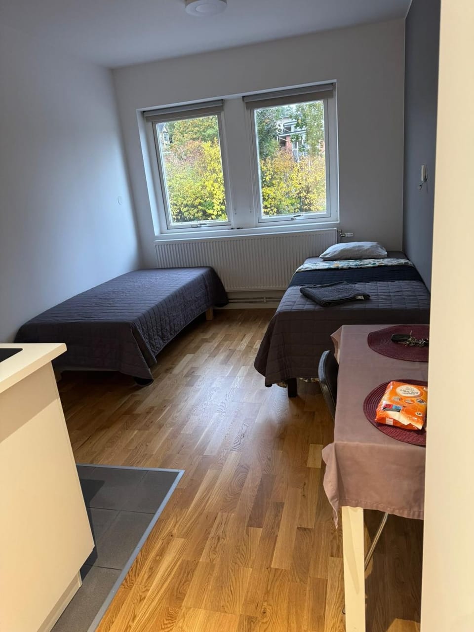 Bed, Bedroom, towels
