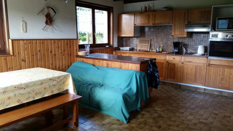 Kitchen or kitchenette, Living room, Dining area, oven, stove