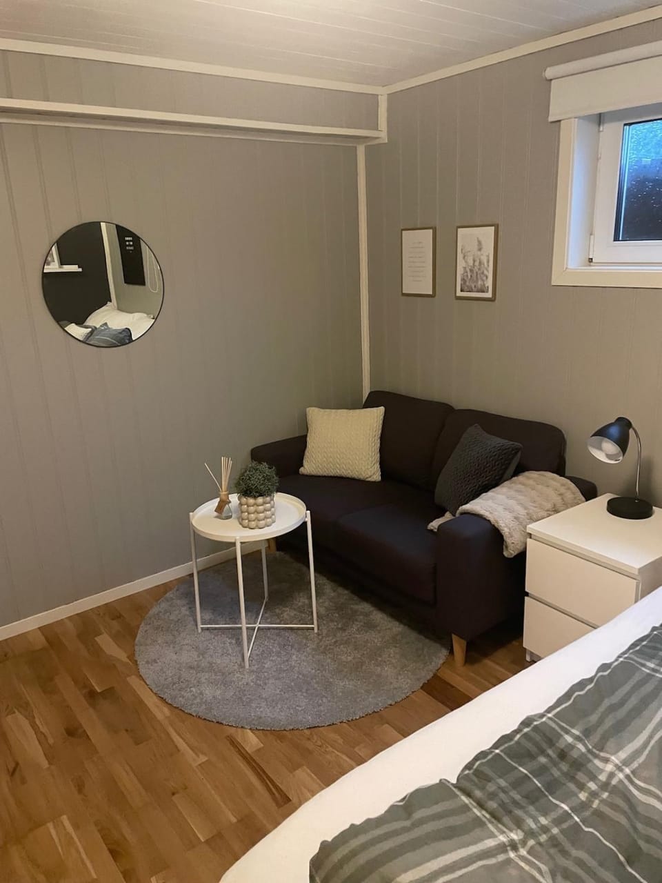 Photo of the whole room, Bedroom