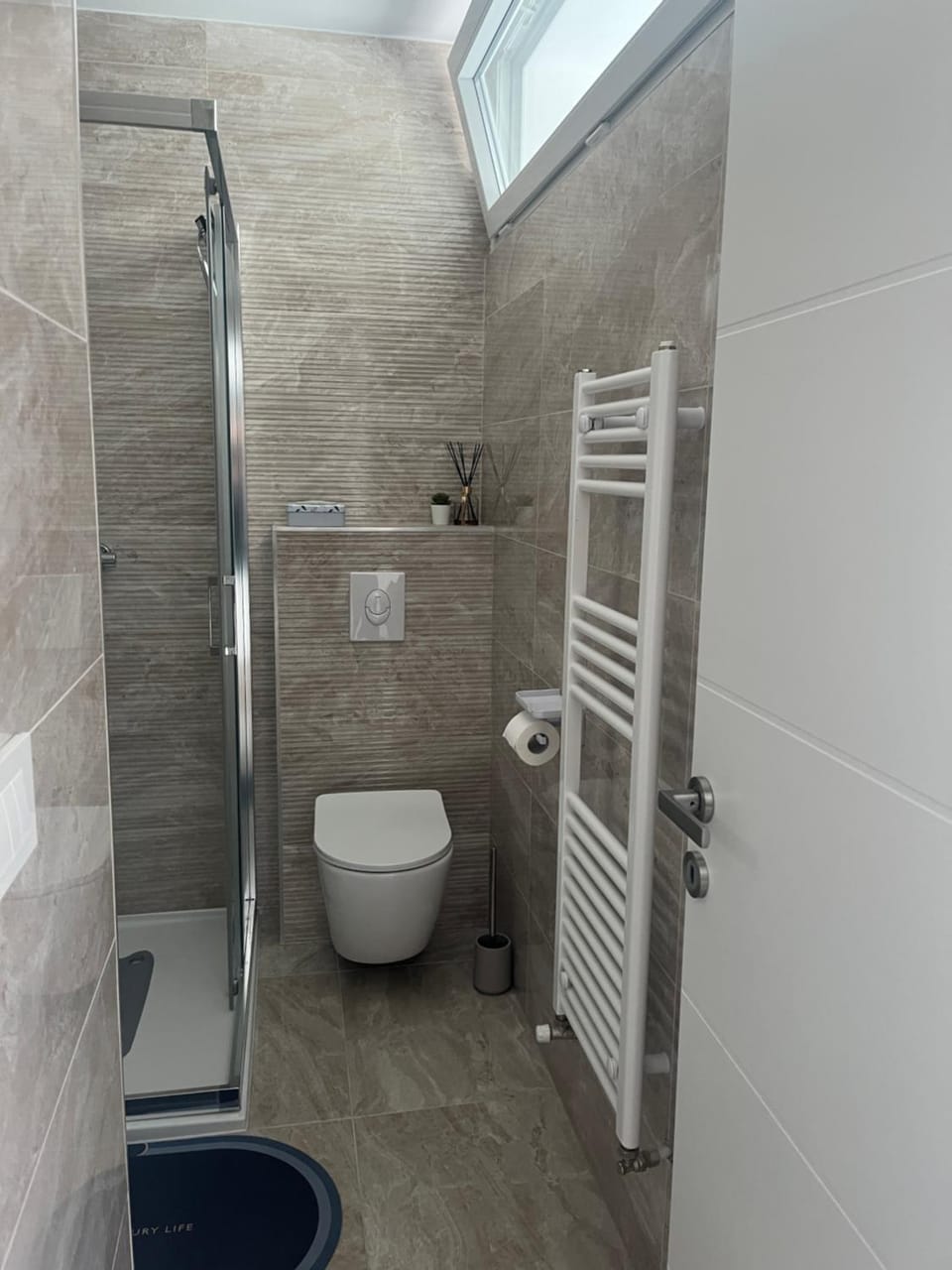 Shower, Toilet, Bathroom