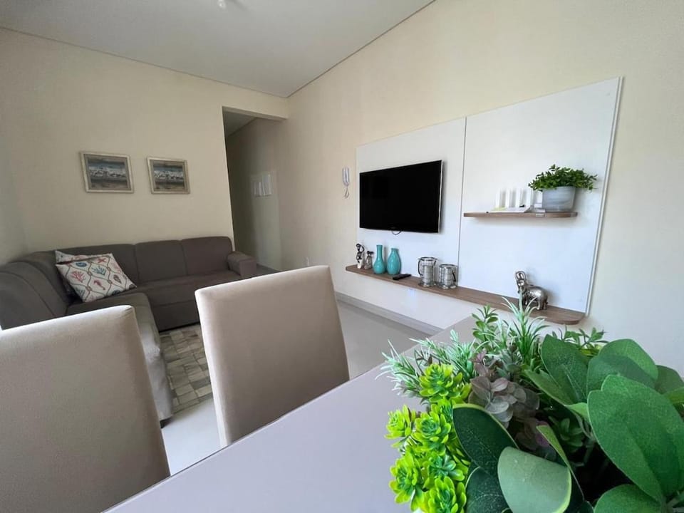Apartamento com piscina a 400 mts da praia Apartment in Florianopolis