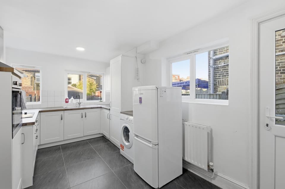 Kitchen or kitchenette, dishwasher, oven, pet friendly, stove