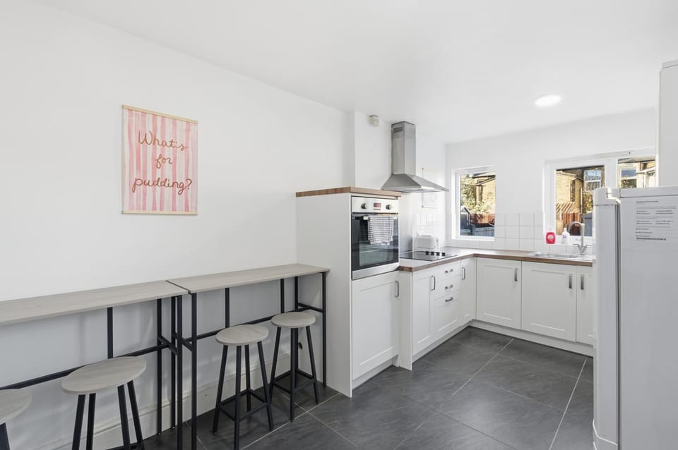 Kitchen or kitchenette, oven, pet friendly, stove, toaster