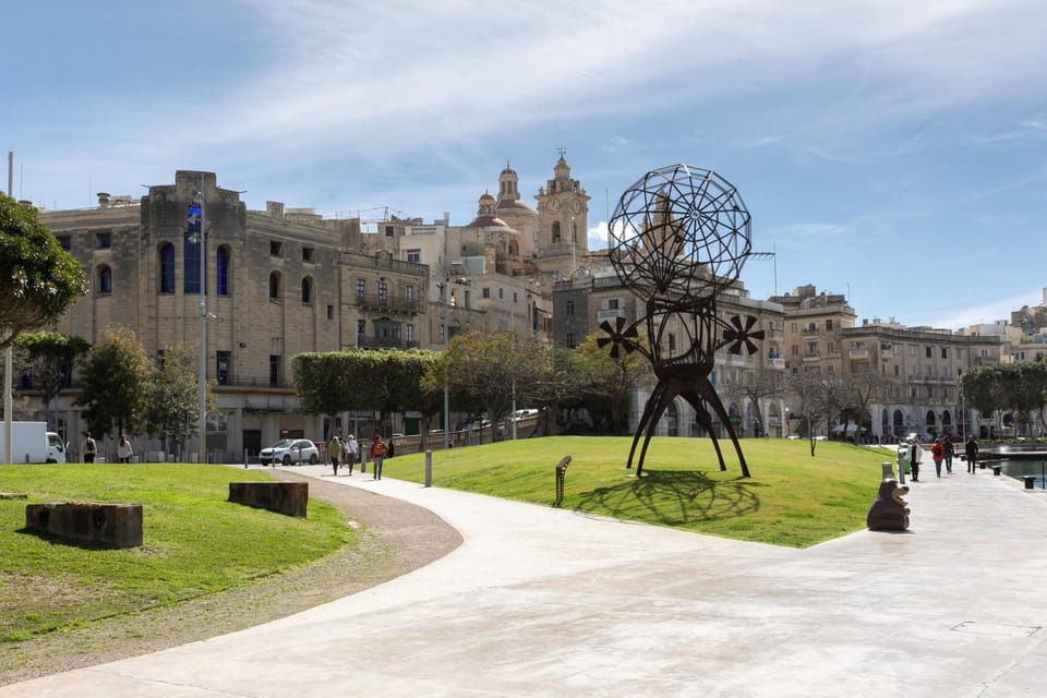 Nearby landmark, Location