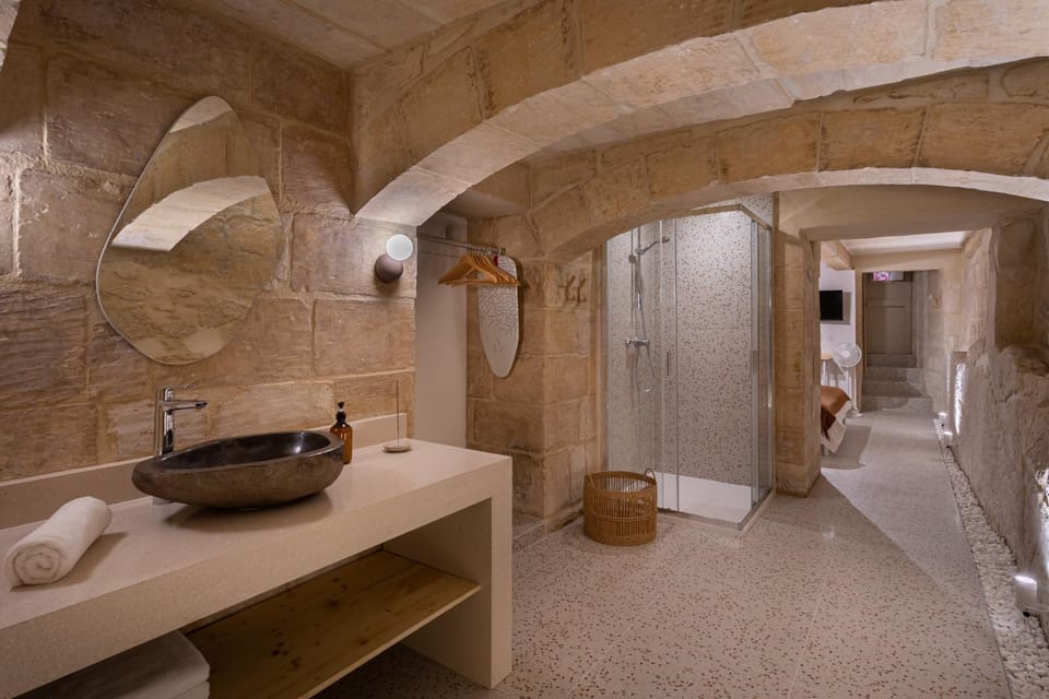 Shower, Bathroom, towels, wardrobe