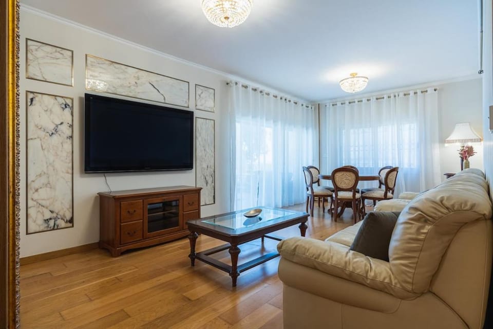Communal lounge/ TV room, TV and multimedia, Living room, Seating area, Evening entertainment