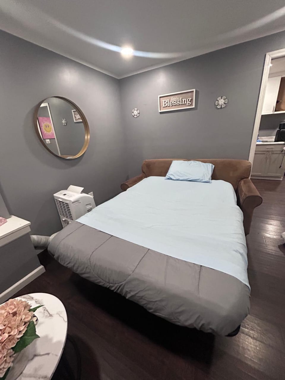 My lil doll house Apartment in Elizabeth
