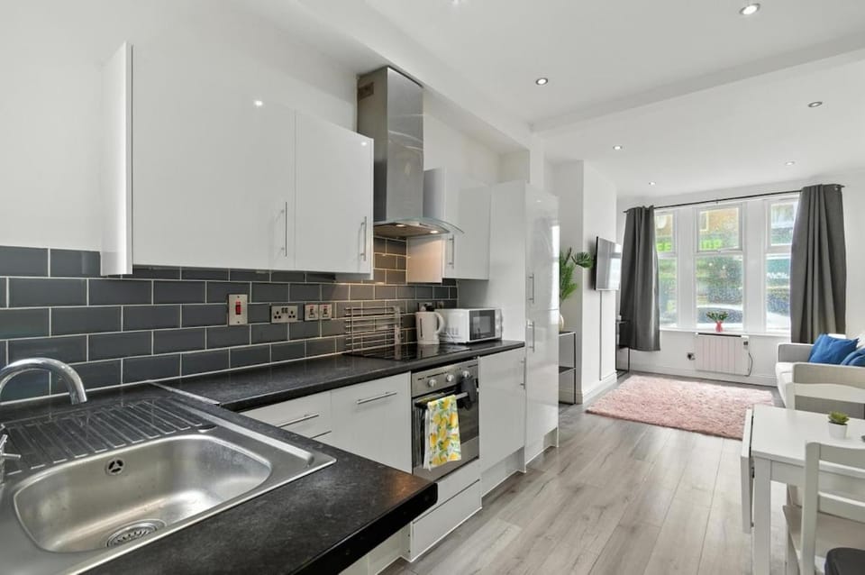 The blue gate Apartment in Croydon