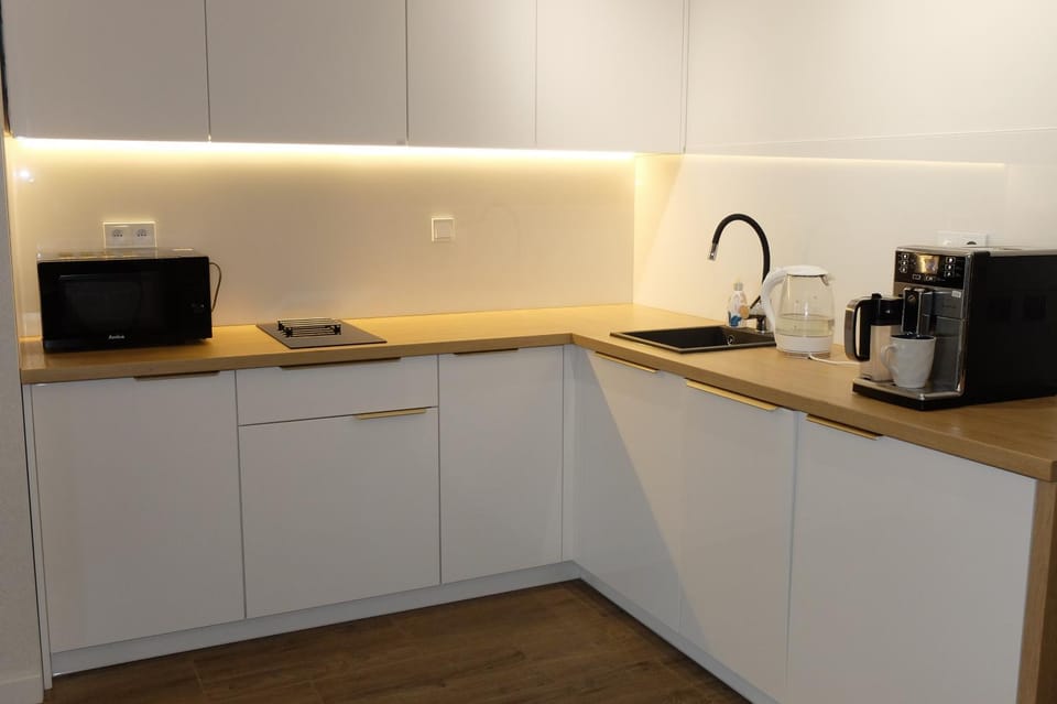 Coffee/tea facilities, Kitchen or kitchenette, dishwasher, microwave, stove, dryer