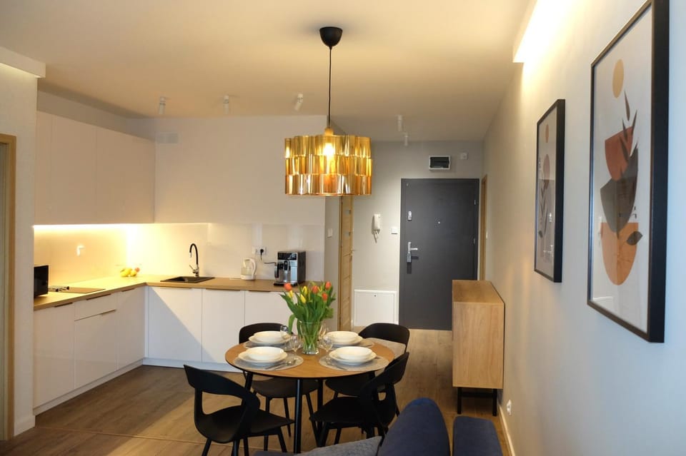 Kitchen or kitchenette, Dining area, dishwasher, microwave, stove