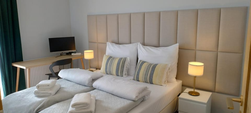 Bed, Balcony/Terrace, Photo of the whole room, Bedroom, flat iron, towels