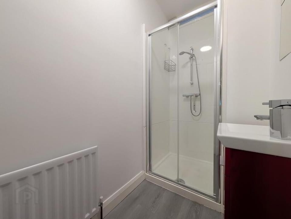 Private Room in Eglantine Avenue in Central Belfast Bed and Breakfast in Belfast