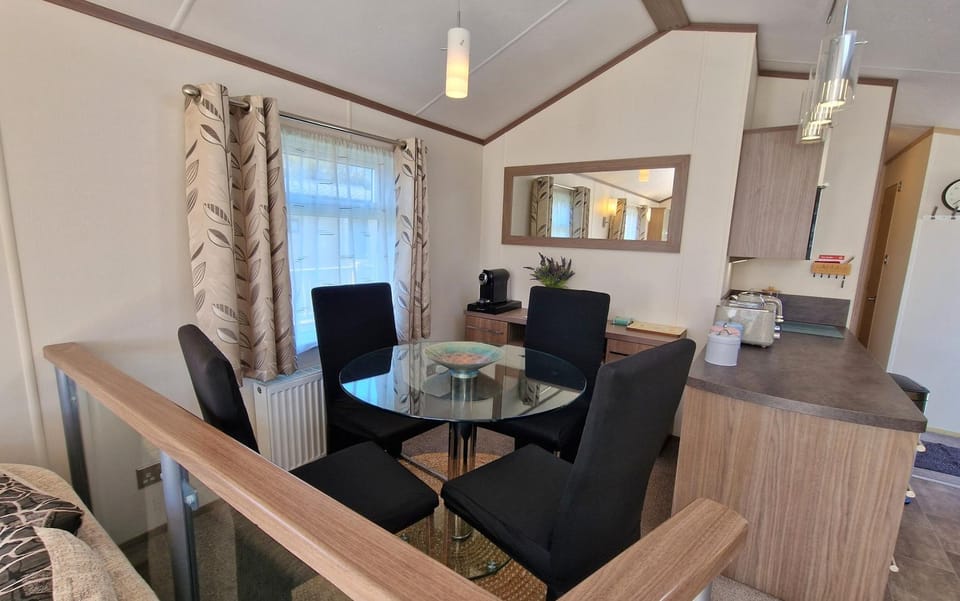 Rainbow lodge, Green Lawns, Selsey House in Selsey