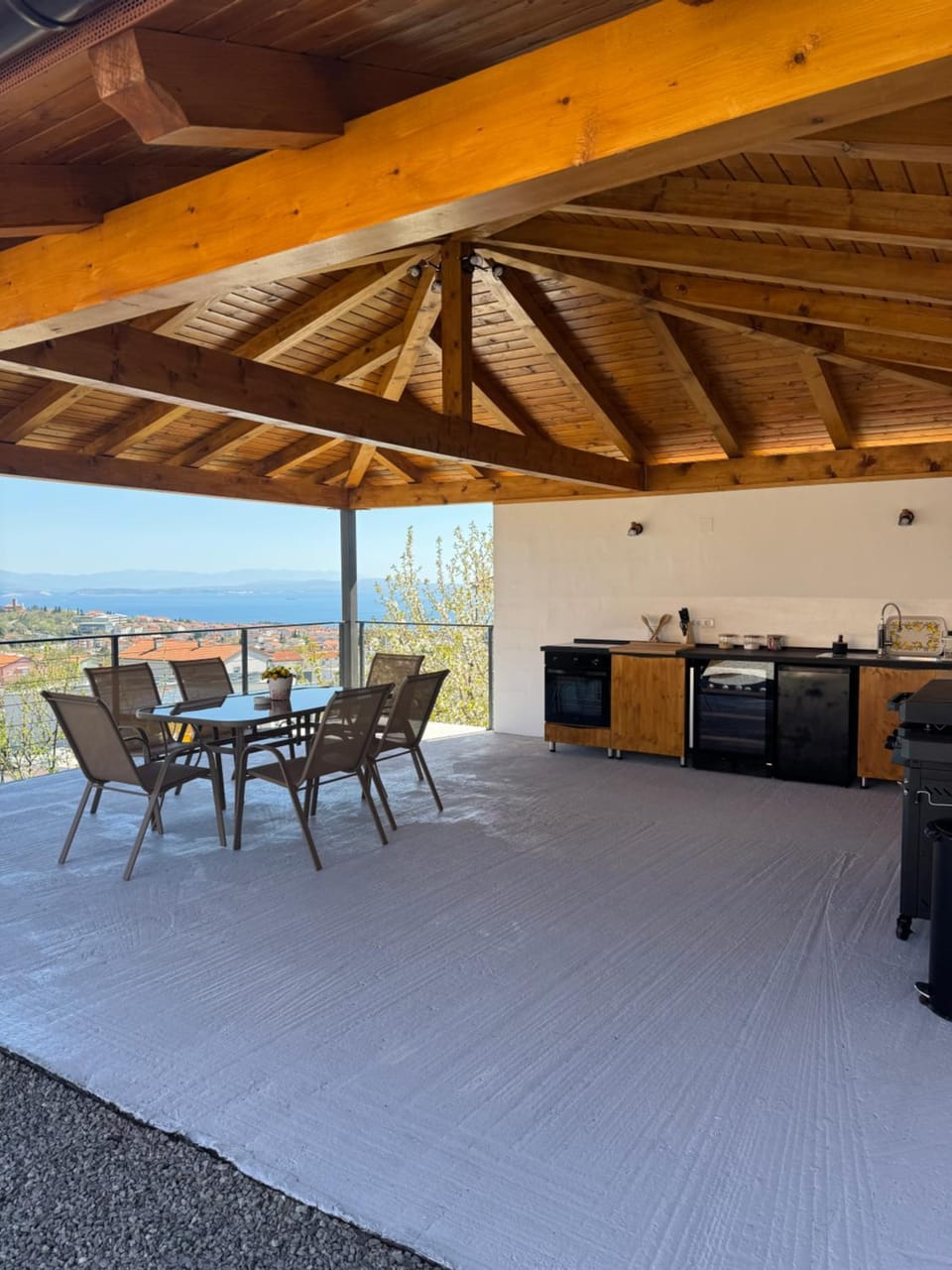 Day, BBQ facilities, View (from property/room), Balcony/Terrace, Kitchen or kitchenette, Seating area