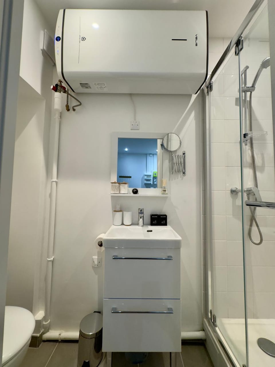 Shower, Toilet, Bathroom