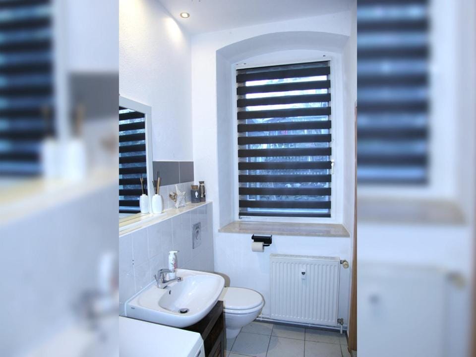 Bathroom, towels