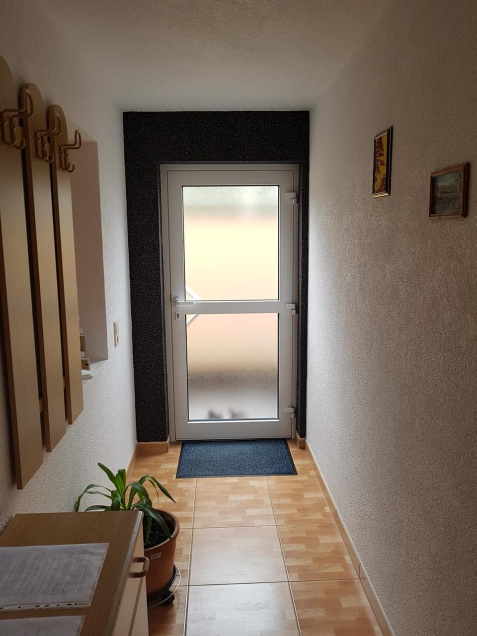 Facade/entrance, Photo of the whole room