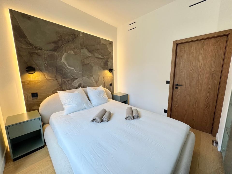 Bed, Photo of the whole room, Bedroom, towels, wardrobe