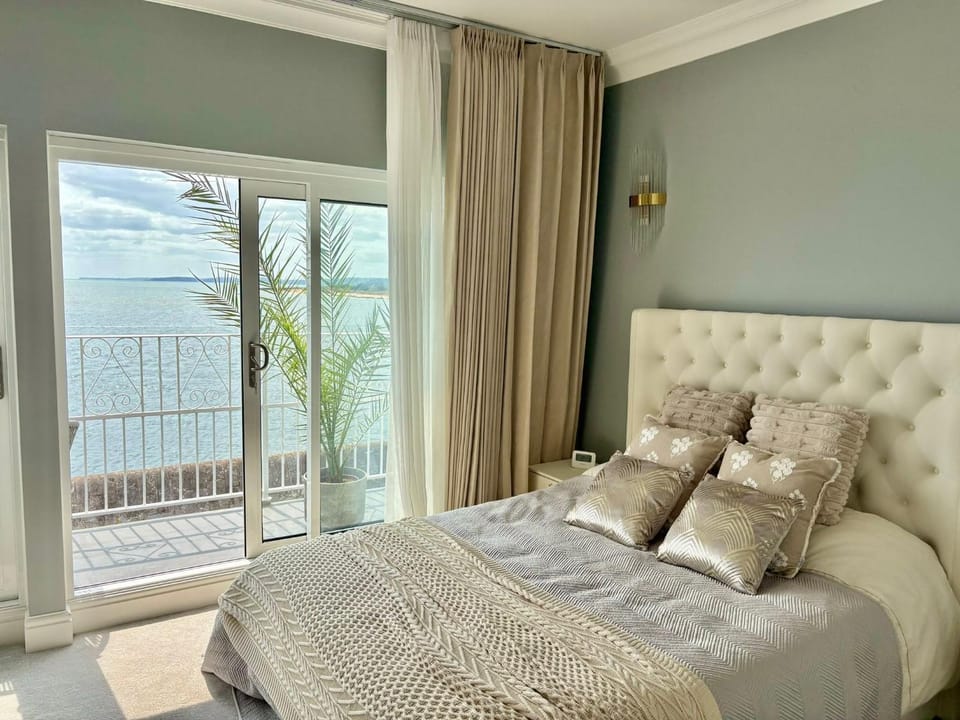 Bedroom, Sea view
