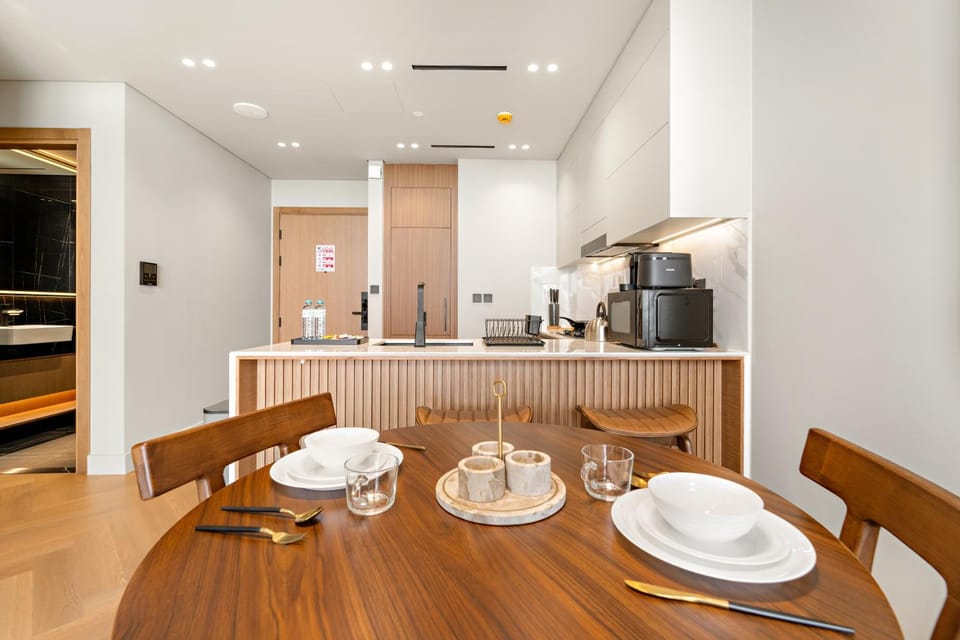 Kitchen or kitchenette, Seating area, Dining area