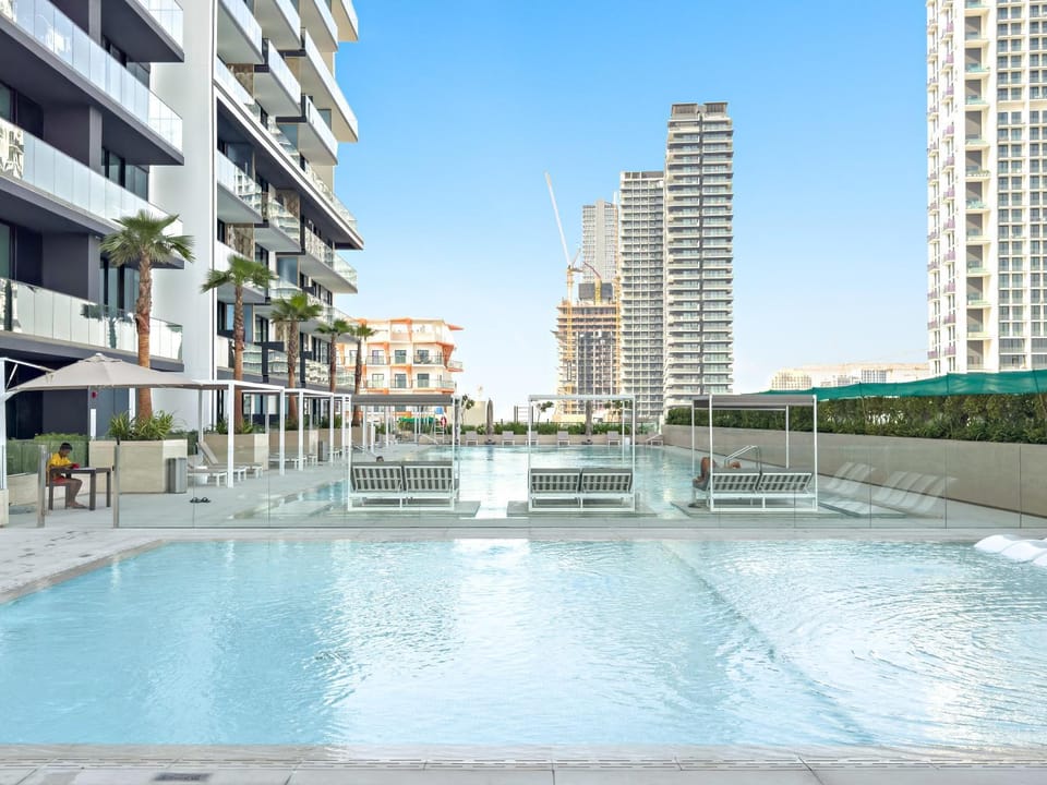 Property building, City view, Pool view, Swimming pool, sunbed