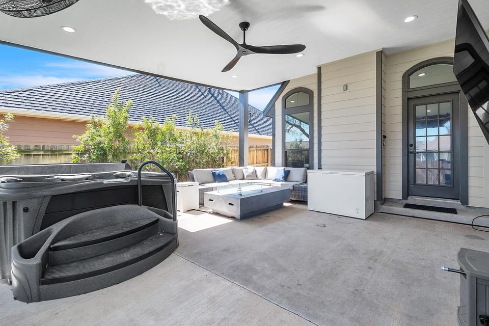 Relaxing College Station Retreat with Hot Tub House in College Station