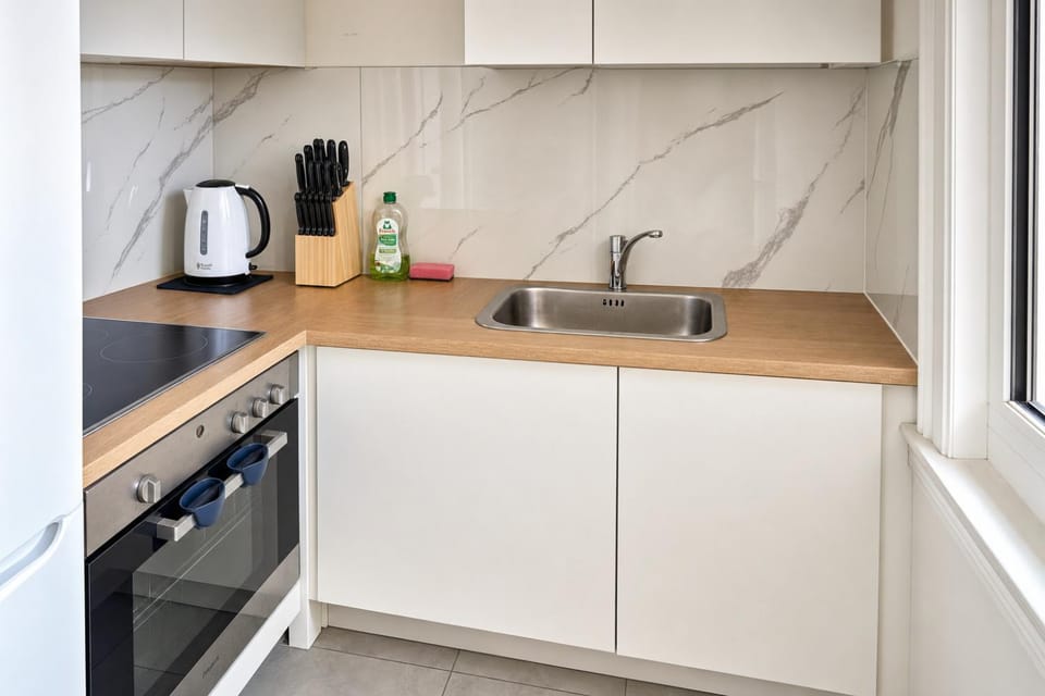 Coffee/tea facilities, Kitchen or kitchenette, stove, toaster