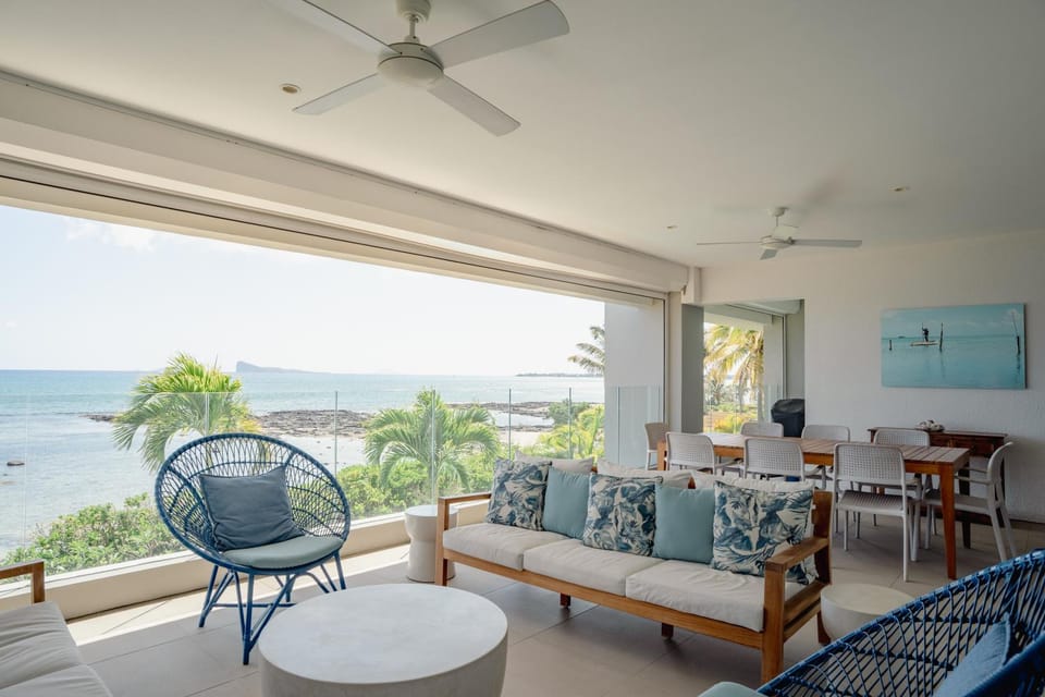 Day, View (from property/room), Balcony/Terrace, Seating area, Dining area, Sea view