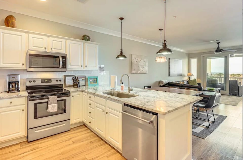 San Souci By The Sea - Your Folly Beach Oasis House in Folly Beach