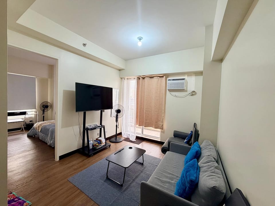 TV and multimedia, Living room, Evening entertainment