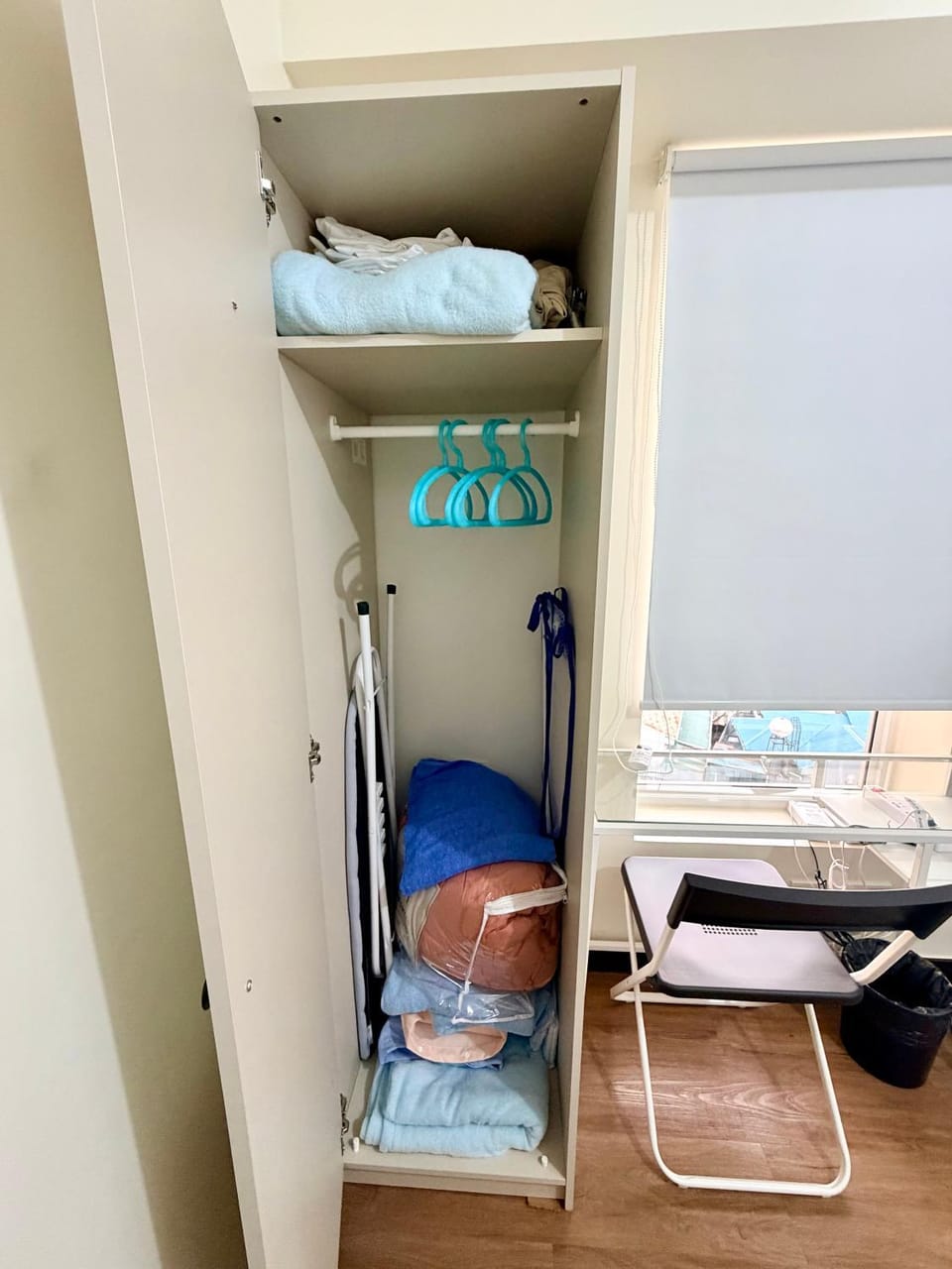 towels, wardrobe